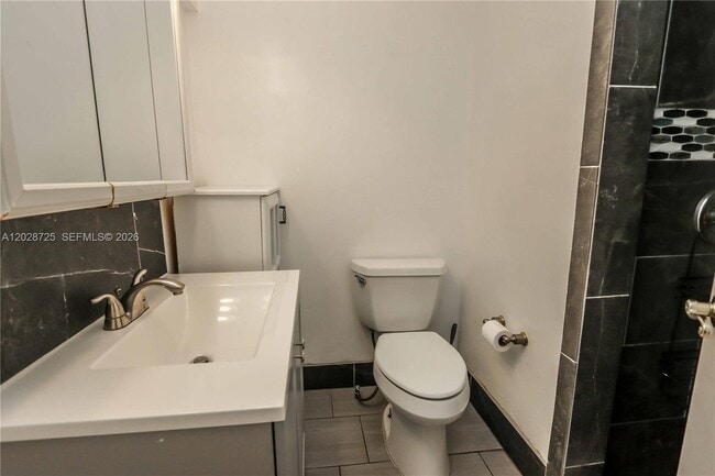 Building Photo - 706 S 19th Ave