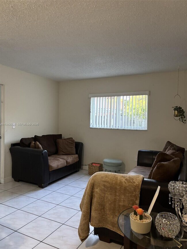 Building Photo - 2565 W 56th St