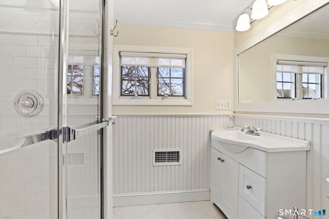 Building Photo - 21 Eunice Ave