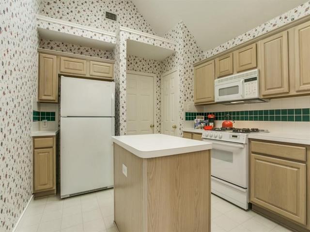 Building Photo - 8421 Gateway Dr