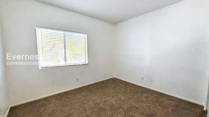 Building Photo - 5655 E Sahara Ave
