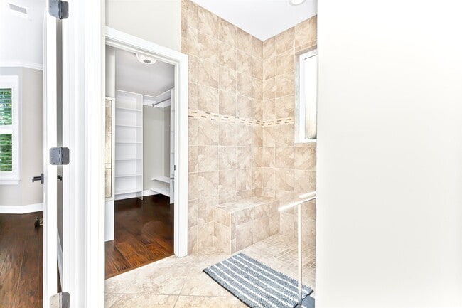 Building Photo - 1592 Buckingham Ave