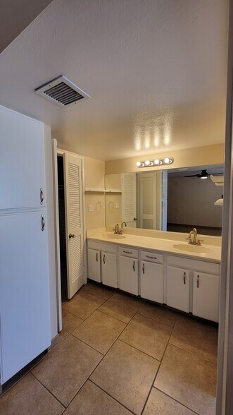 Building Photo - 7858 E Pecos Ln