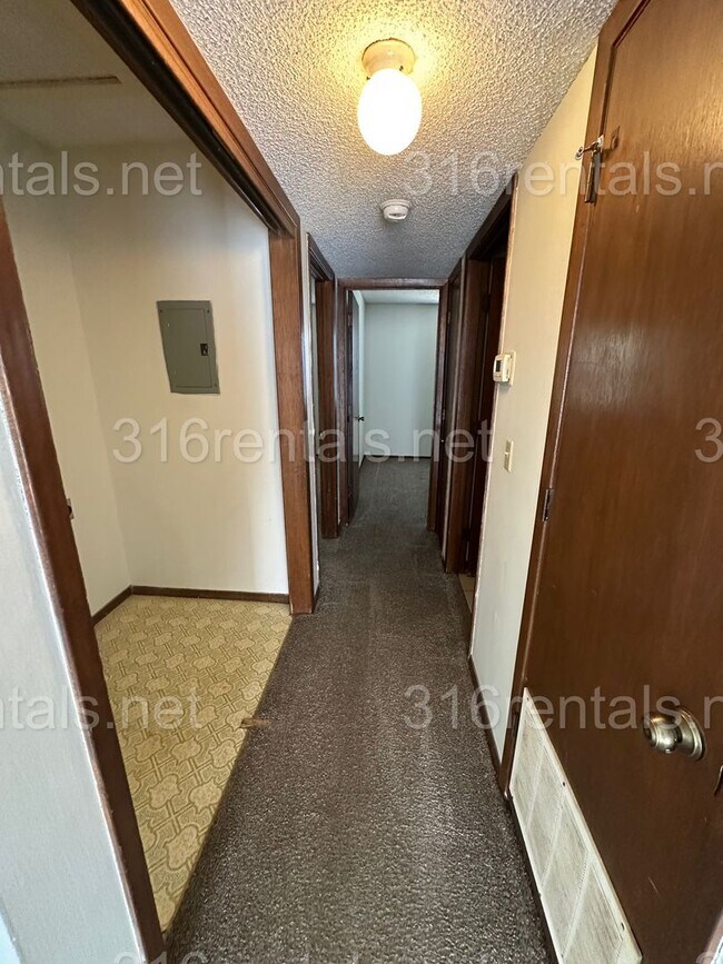 Building Photo - 351 E Marion Ct