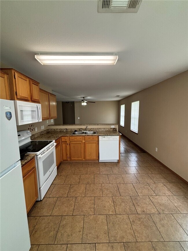 Building Photo - 240 Sage St