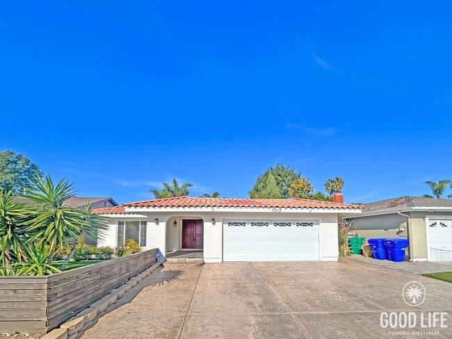 Building Photo - Beautiful 3BD/2BA W/ Private Pool, Attached Garage, and A/C in Clairemont!