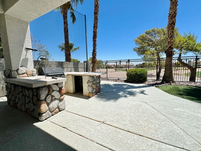 Building Photo - GORGEOUS 2 STORY HOME WITH A GRAND ENTRY &...