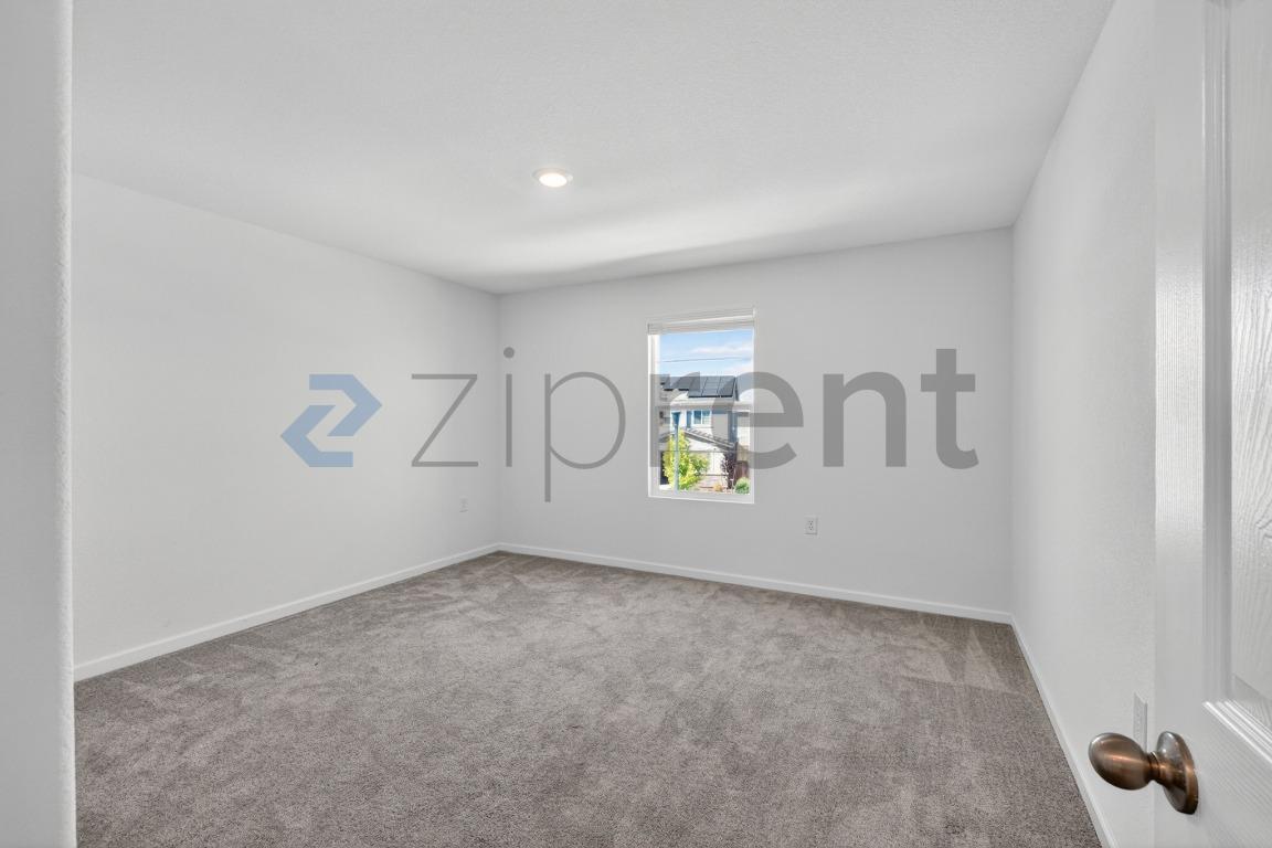 Building Photo - Unit