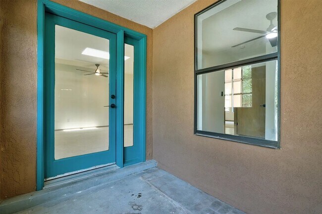 Building Photo - Completely Remodeled Stylish Home in La Vi...