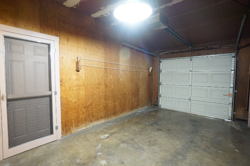 Building Photo - 322 Altgelt Ave