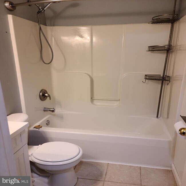 Building Photo - 135 Hill Valley Dr