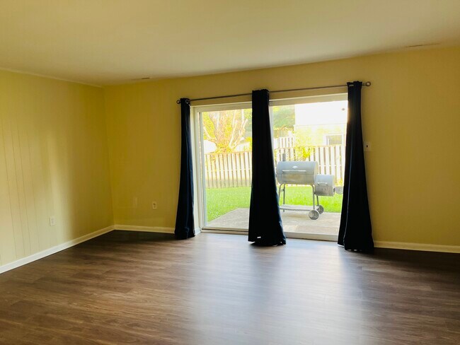 Building Photo - 2 Wimbledon Ln