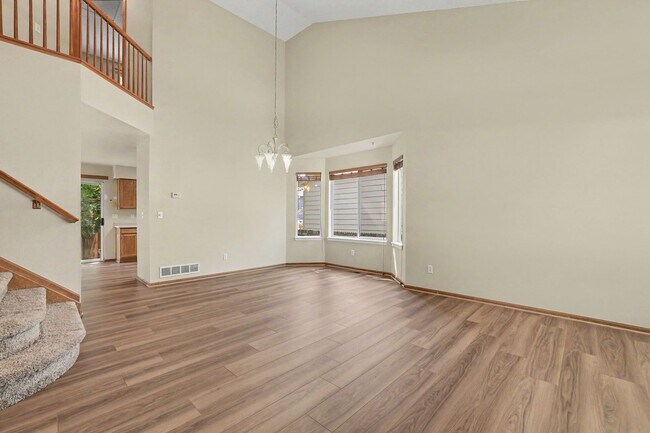 Building Photo - Spacious 5 Bedroom Home with Fenced Yard & 2 Car Garage