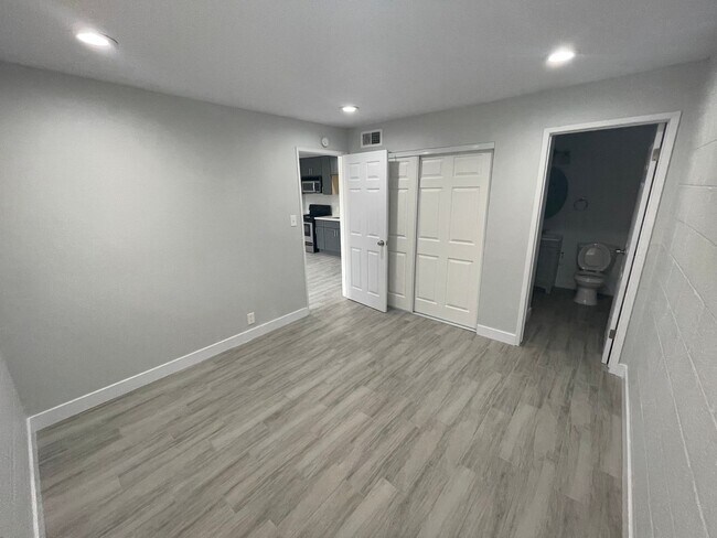 Building Photo - Charming 1-Bedroom Apartment – Prime Las Vegas Location