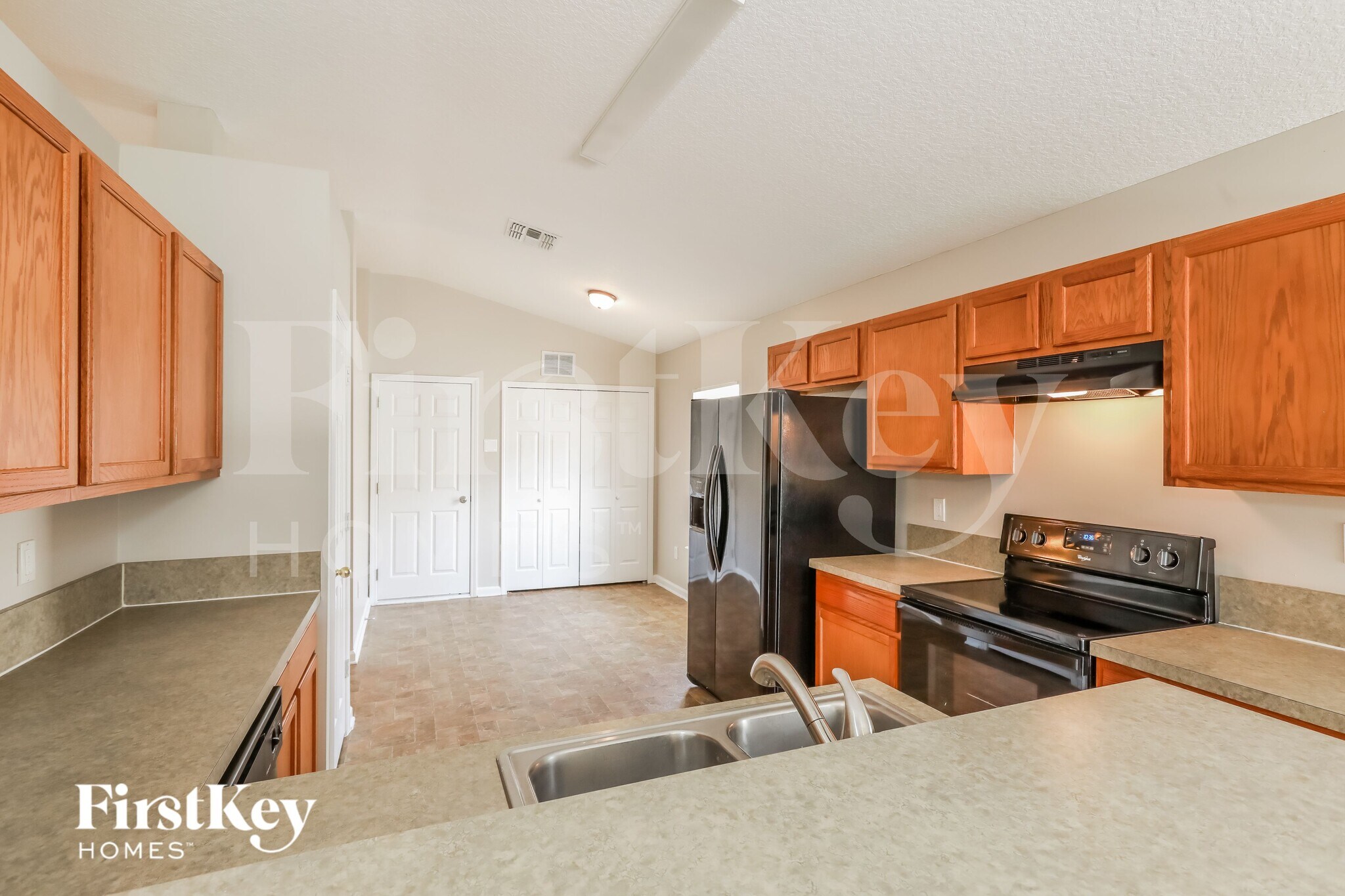 Building Photo - 2424 Willowbend Dr