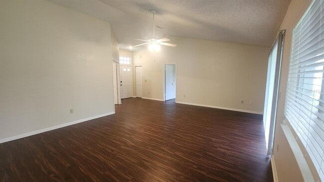 Building Photo - 13 Wood Crest Ln