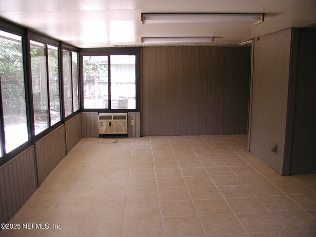 Building Photo - 7759 Spring Branch Dr N