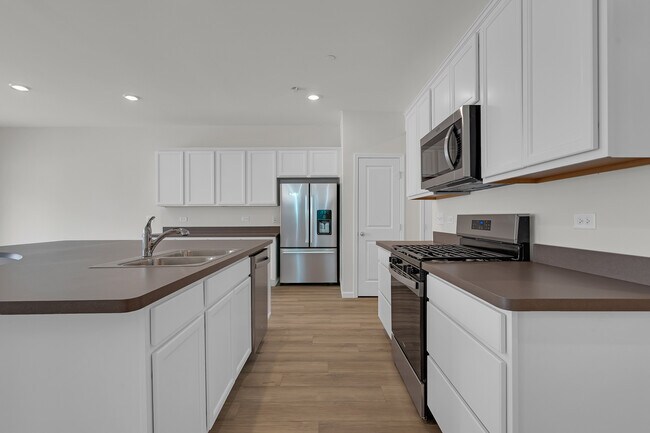 Building Photo - 5918 Hawkweed Dr