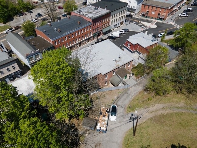 Building Photo - 36 E Main St