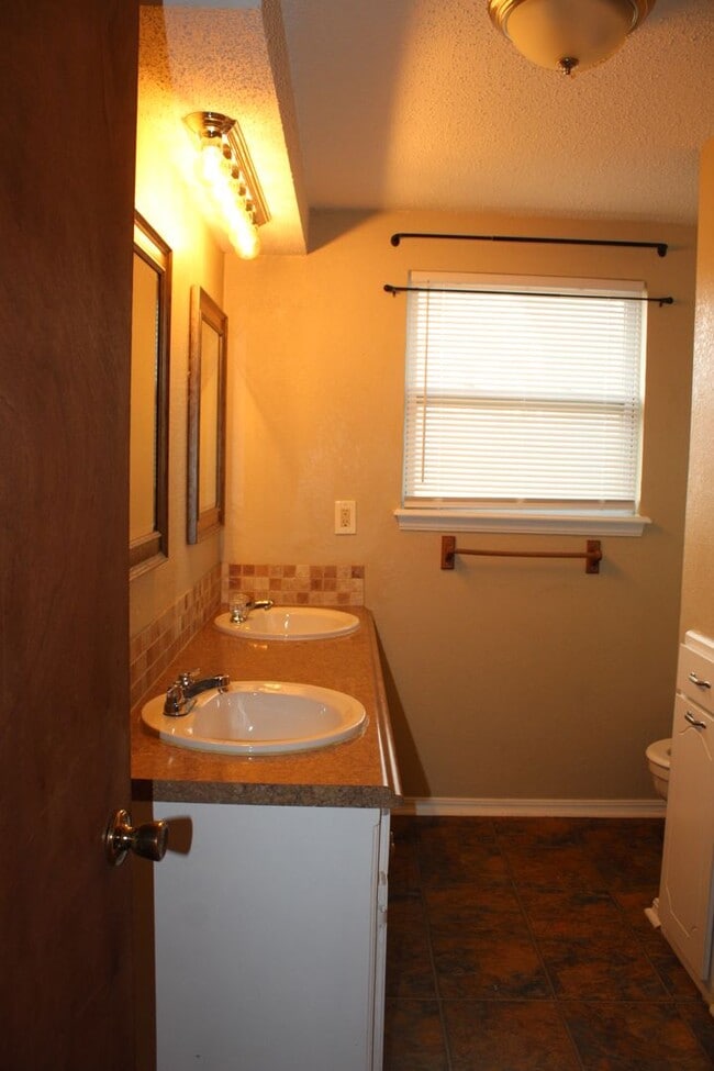 Building Photo - Wonderful remodel!