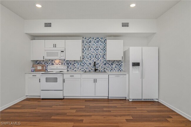 Building Photo - 3835 Lora St