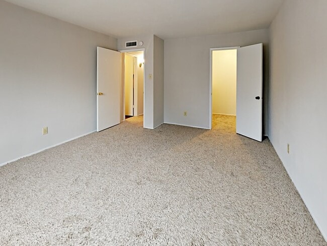 Building Photo - No Application Fee* Plus $250 Off First & ...