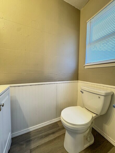 Building Photo - 9111 N Walker Ave