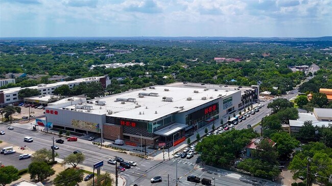 Building Photo - 2302 East Side Dr