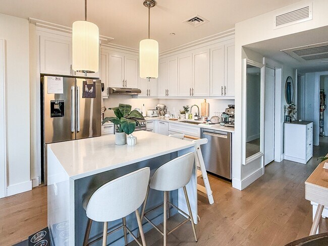 Building Photo - 301 Border St