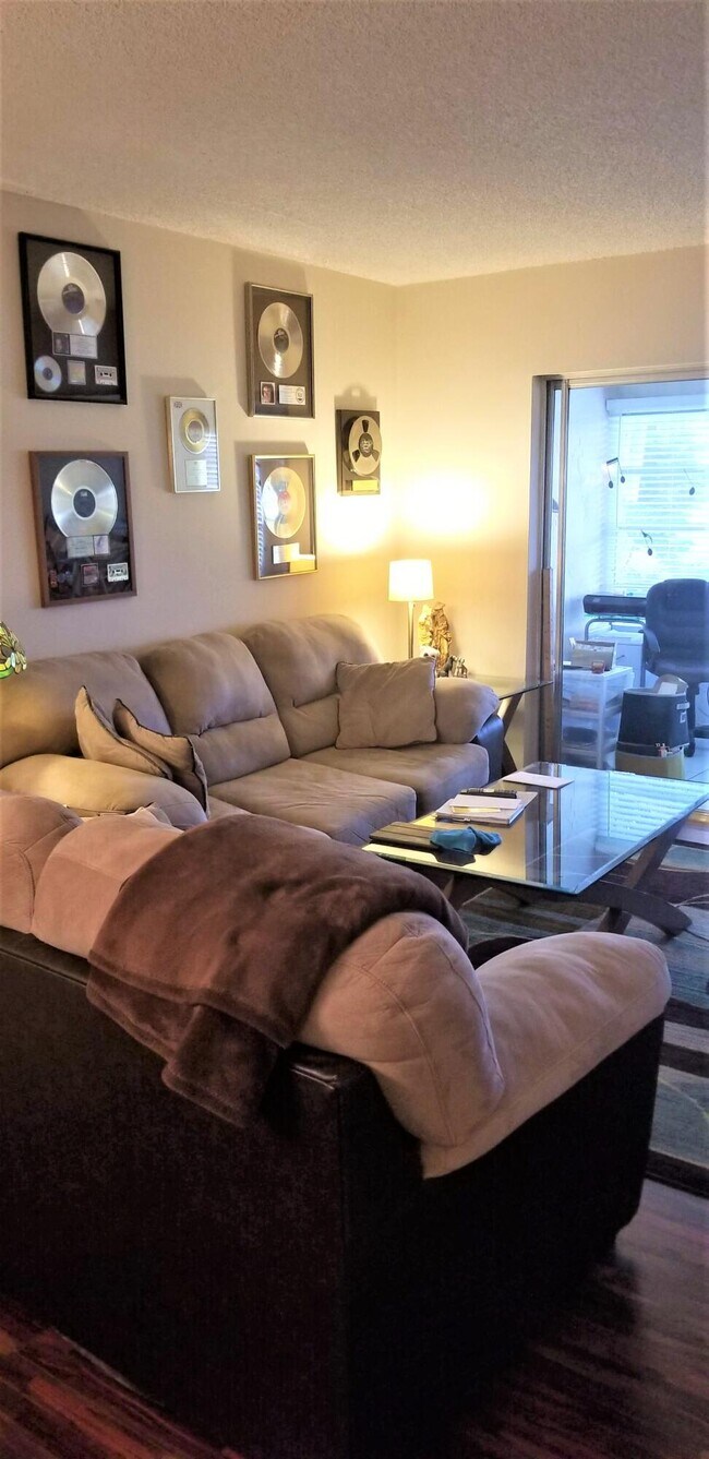 Building Photo - 14721 Bonaire Blvd