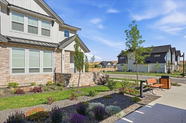 Building Photo - 6252 N Holly Spgs Ln