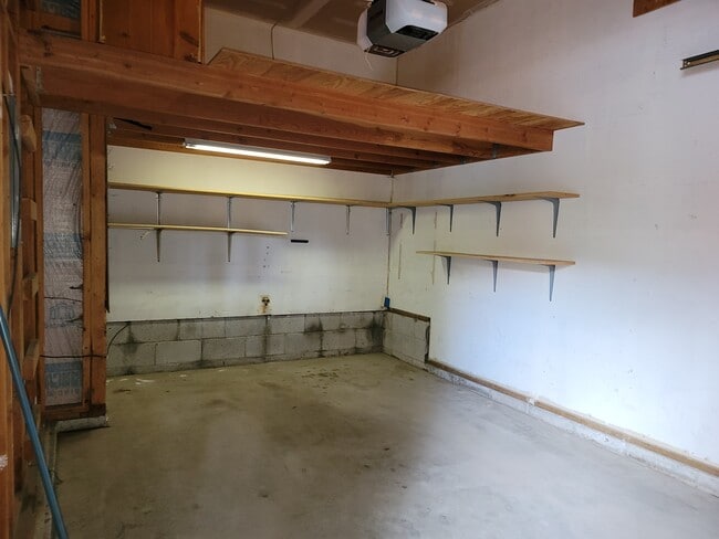 Building Photo - 145 Aspen Dr