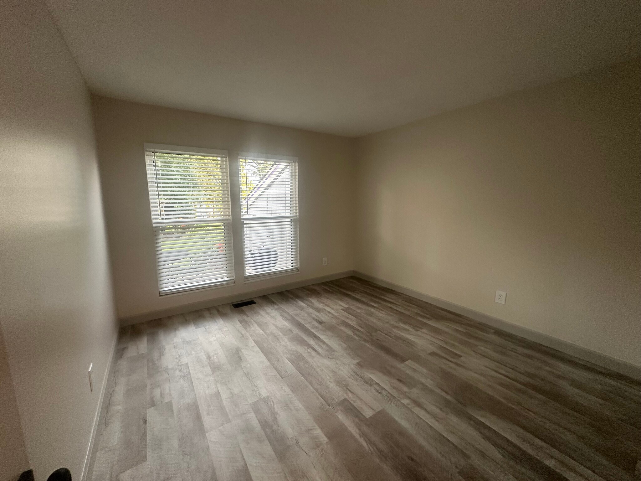 Building Photo - 61 Breezy Knoll Ln