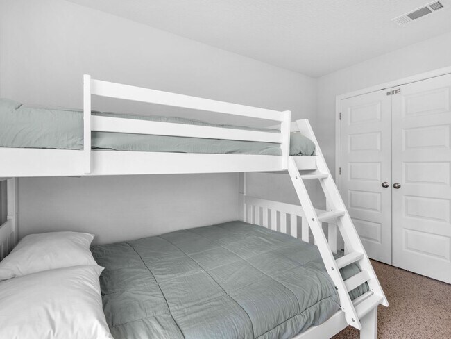 Building Photo - Brand New Furnished Townhome located just ...