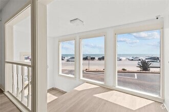 Building Photo - 1522 Seawall Blvd