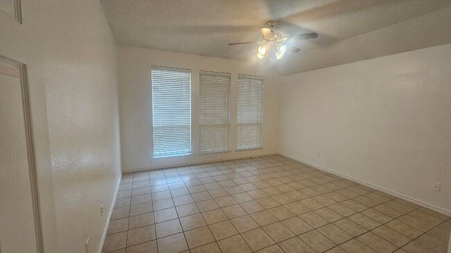 Building Photo - 2100 Cantura Dr