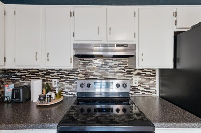 Building Photo - 9605 Hefner Village Blvd