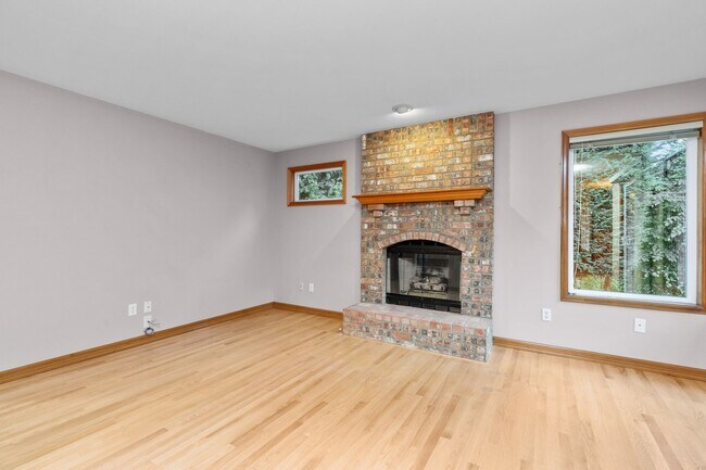 Building Photo - Spacious 4 bed/2.5 bath in Kirkland
