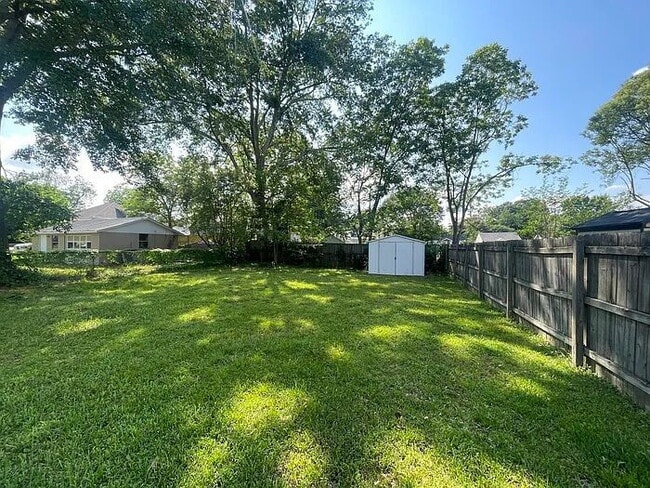 Building Photo - 108 Brookdale Ave