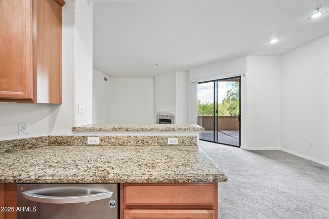 Building Photo - 7027 N Scottsdale Rd