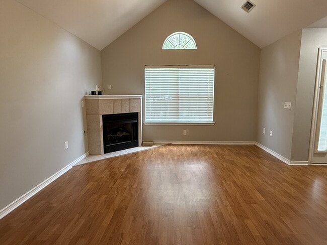 Building Photo - 105 Willow Brook Dr