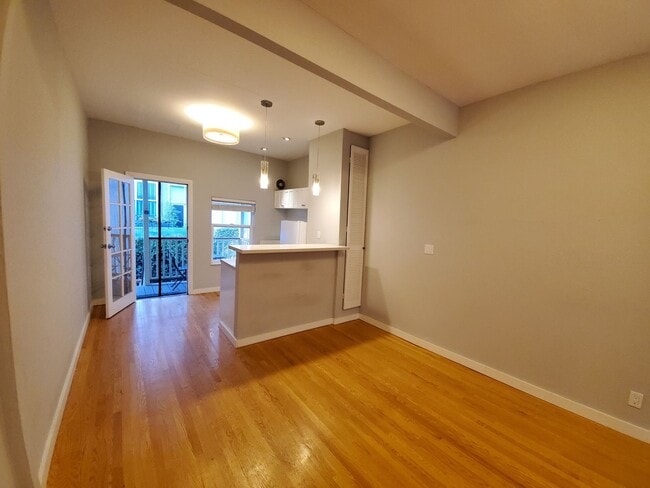 Building Photo - SOMA! 1 Bedroom in the center of it all!
