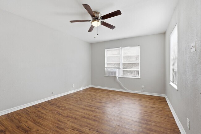 Building Photo - Spacious & Newly Updated! *HOUSING ACCEPTED/ SECTION 8 * — Apply Today!