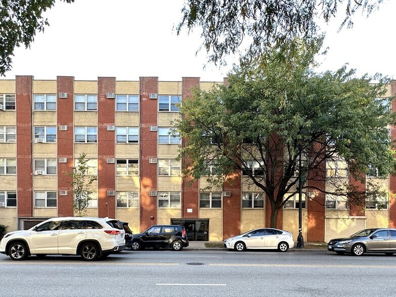 Primary Photo - 6830 N Sheridan Rd
