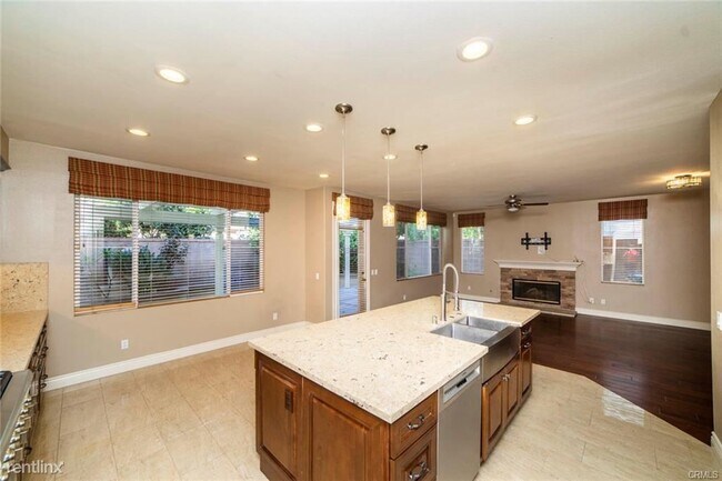 Building Photo - 5 br, 3.5 bath House - 29 Canyonwood
