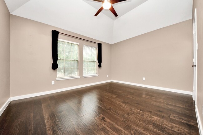 Building Photo - 3210 Shadowwalk Dr