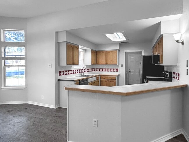 Building Photo - Stately Red-Brick Corner Lot Home in Seguin, TX