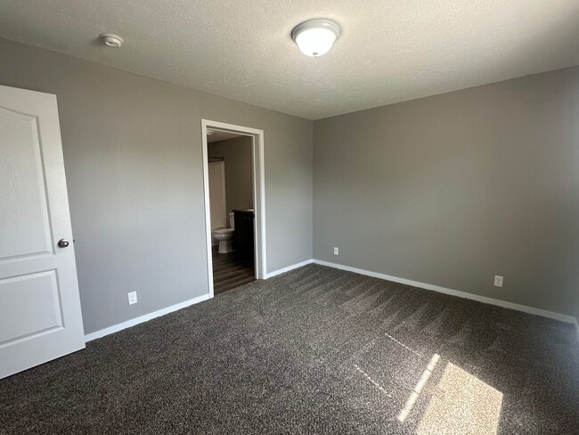 Building Photo - 15385 Dominique Dr