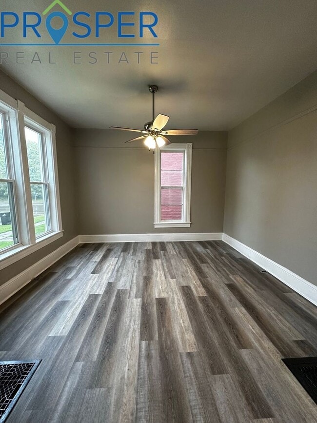 Building Photo - Charming 4 Bedroom House on Earl Street - Available June 2026