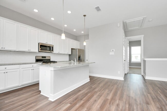 Building Photo - 713 Strawberry Pines Ct